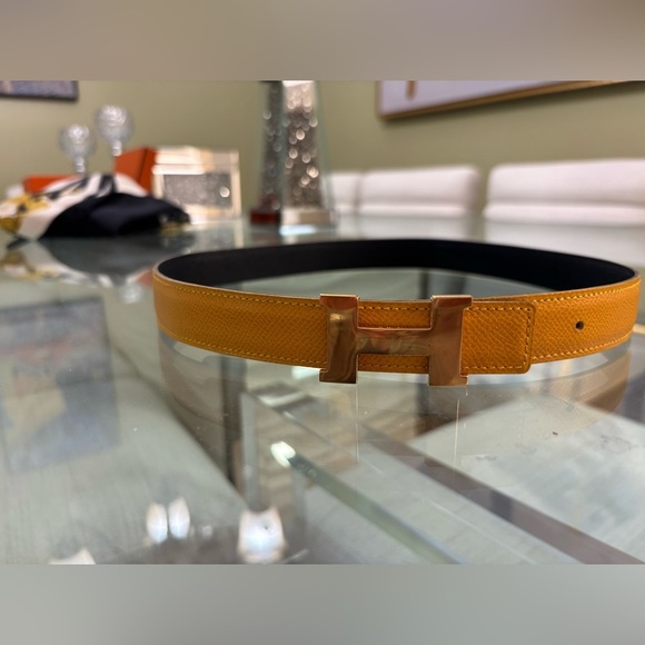 Authentic HERMÈS Jaune/Navy D\'or Epsom Constance Reversible H Belt -Size 70